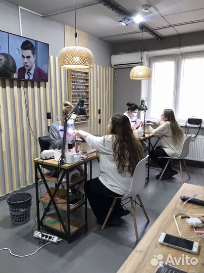 Администратор студии маникюра