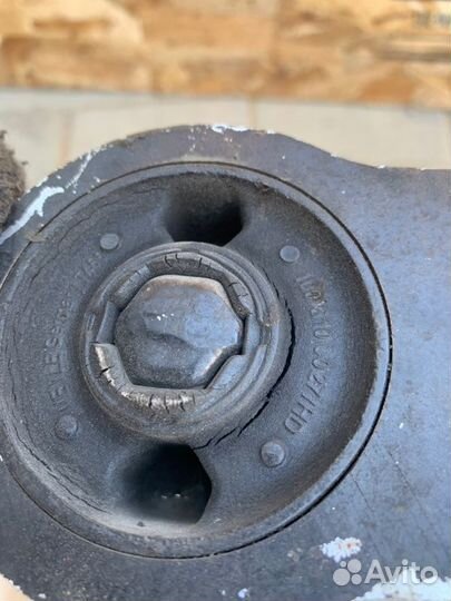 Рычаг подвески передний Volkswagen Passat B6 3.2