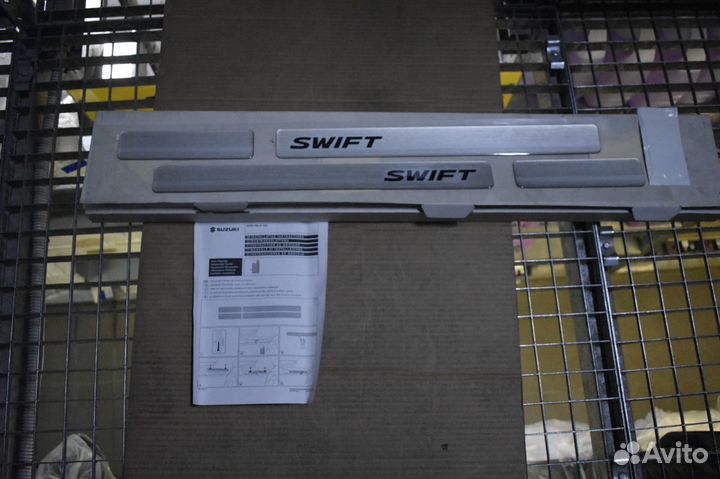 Накладки на пороги к-т (4шт.) Suzuki Swift 5DR