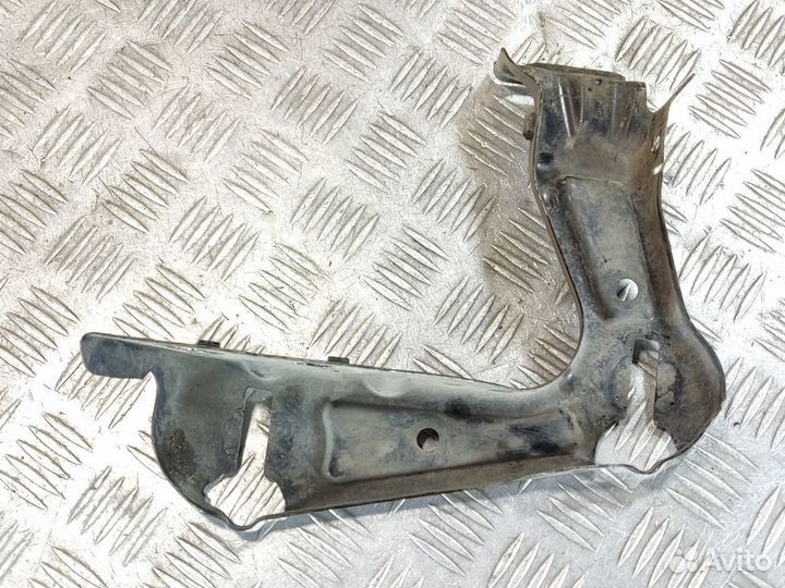 Кронштейн крепления фары Skoda Octavia 2004 2013