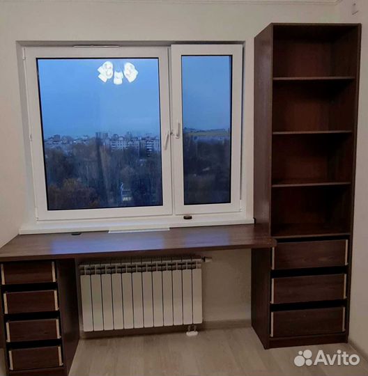 Рабочая зона в углу у окна