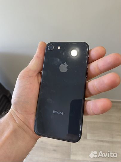 Телефон iPhone 8