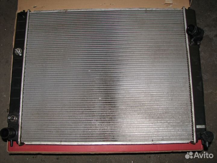Радиатор на Infiniti QX70