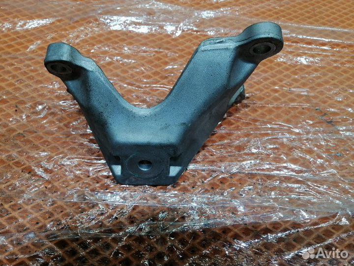 Кронштейн левый Audi A6 C6 4F ccea 2010