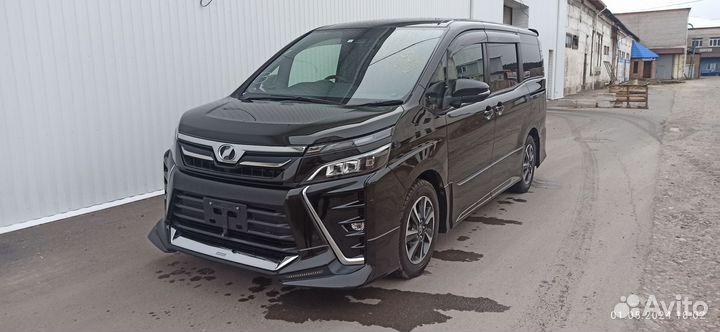 Toyota Voxy 2.0 CVT, 2017, 144 000 км