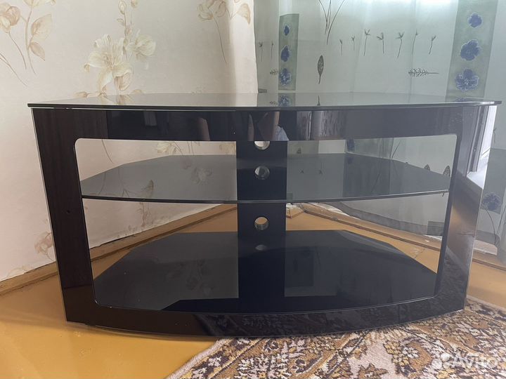 Тумба для телевизора черная из дерева и стекла