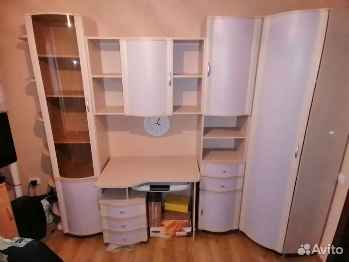 Стенка с письменным столом