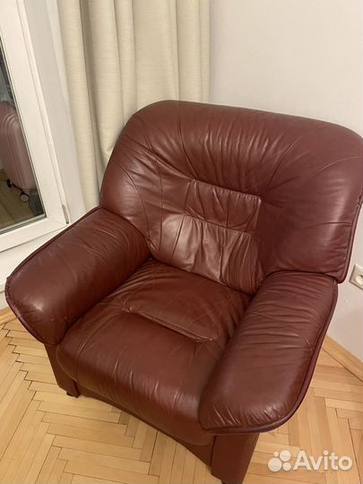 Кожаное кресло бу