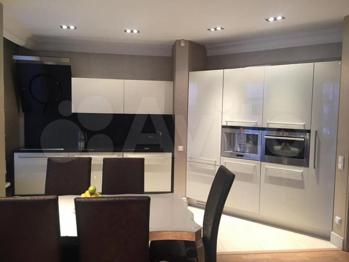 3-к. квартира, 135 м², 2/10 эт.