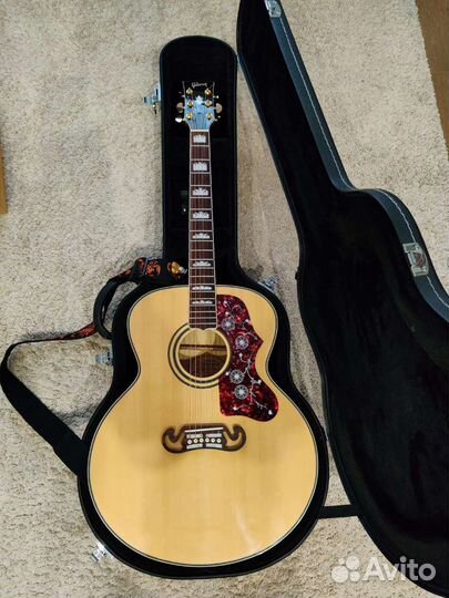 Электроакустическая гитара Gibson J-200