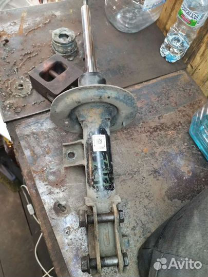 Правый передний амортизатор kia ceed jd