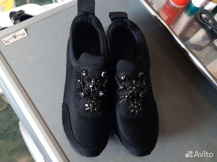 Кроссовки женские 36 размер бу,одевала пару раз,мо