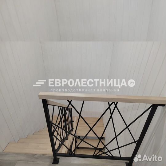 Лестница на метало каркасе