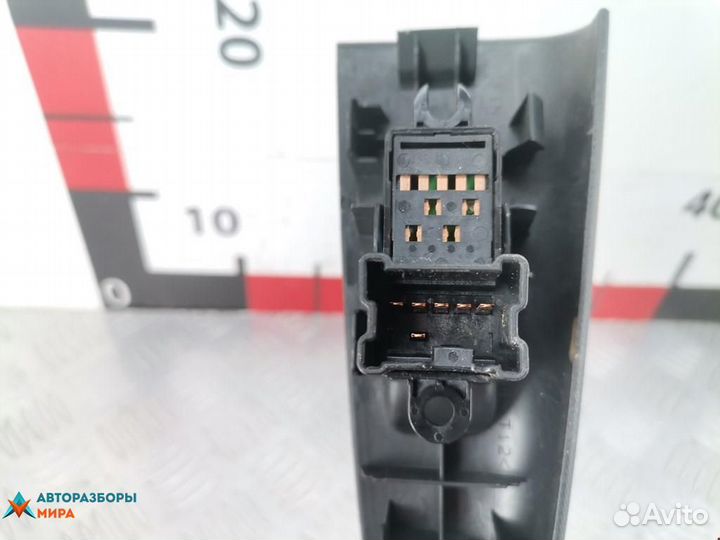 Кнопка стеклоподъемника Nissan Note E11 рест. 2013