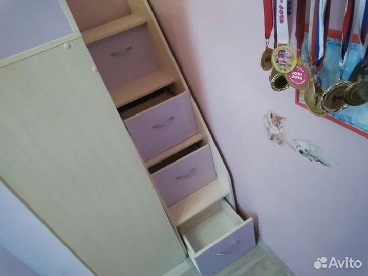 Кровать чердак со столом и шкафом