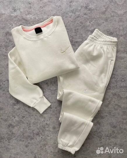 Спортивный костюм женский