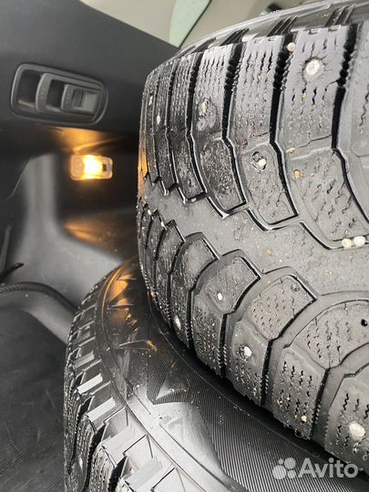 Bridgestone Blizzak Spike-01 235/65 R17 108T