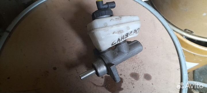 Главной тормозной цилиндр Renault Sandero