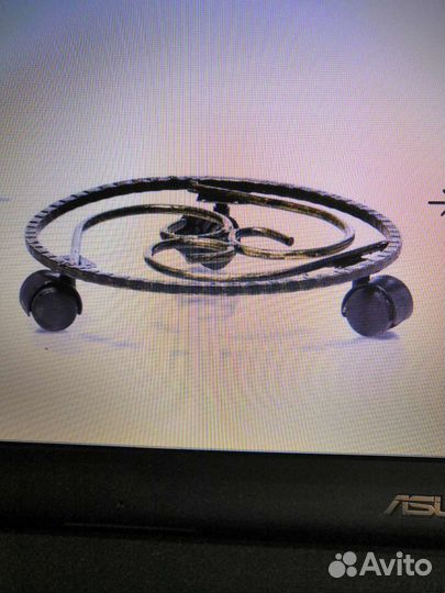 Подставка металлическая на колесиках