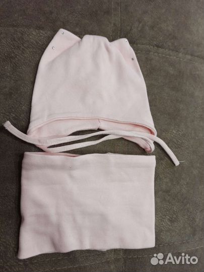 Демисезонные шапки для девочки