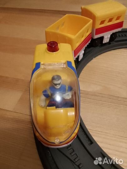 Игрушечный поезд