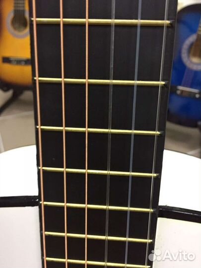 Полноразмерная классическая гитара 4/4