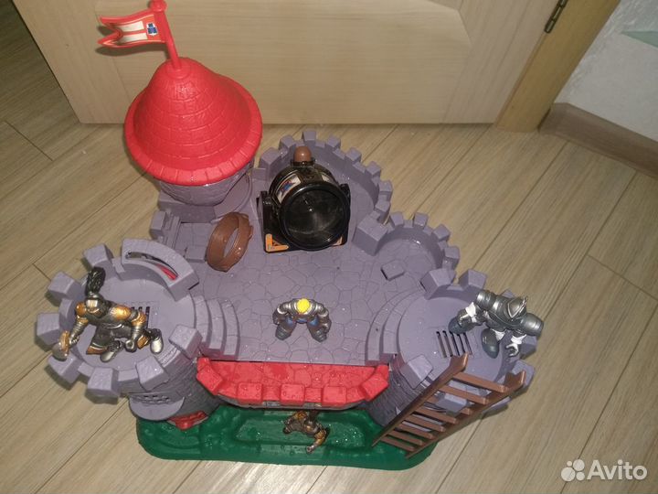 Замок с комплектом рыцарей