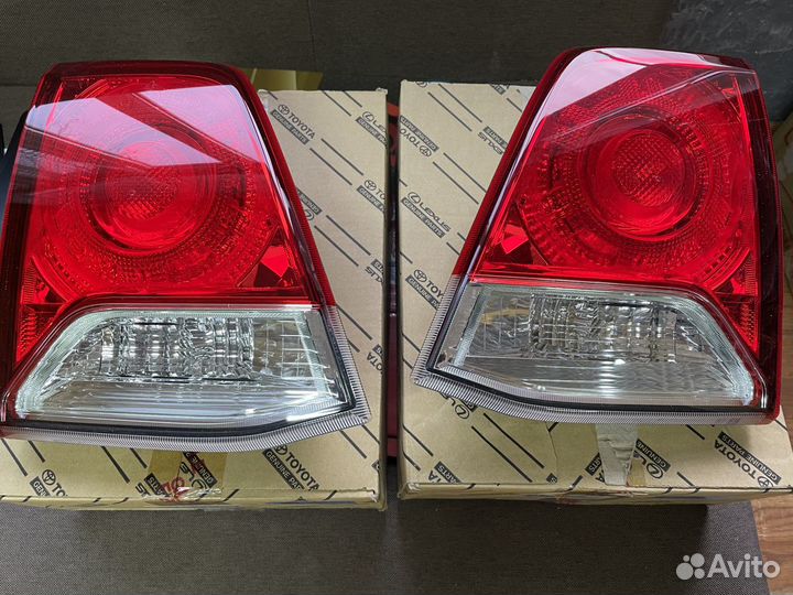Фонарь задний Toyota LC200 оригинал 81591-60310