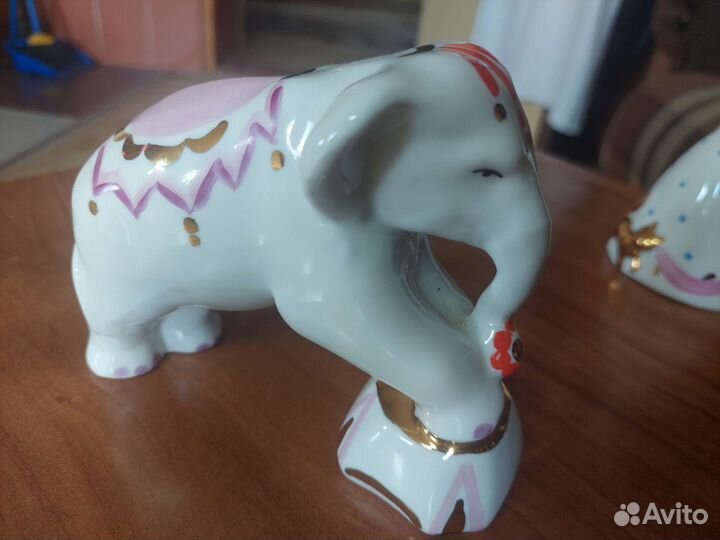 Статуэтка Слон на тумбе