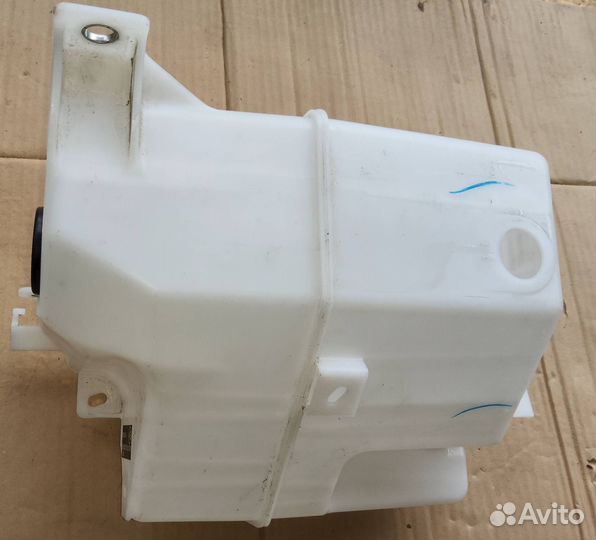 Бачок омывателя Toyota RAV 4 5 A50