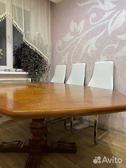 Стол из массива дерева