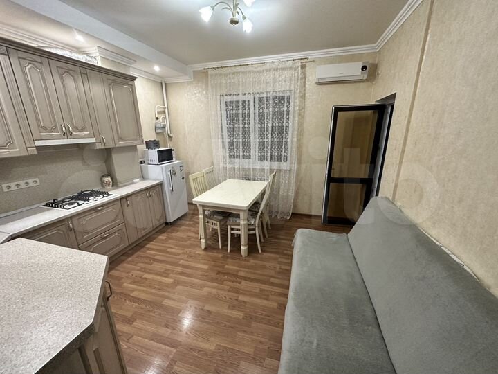 1-к. квартира, 42 м², 1/6 эт.