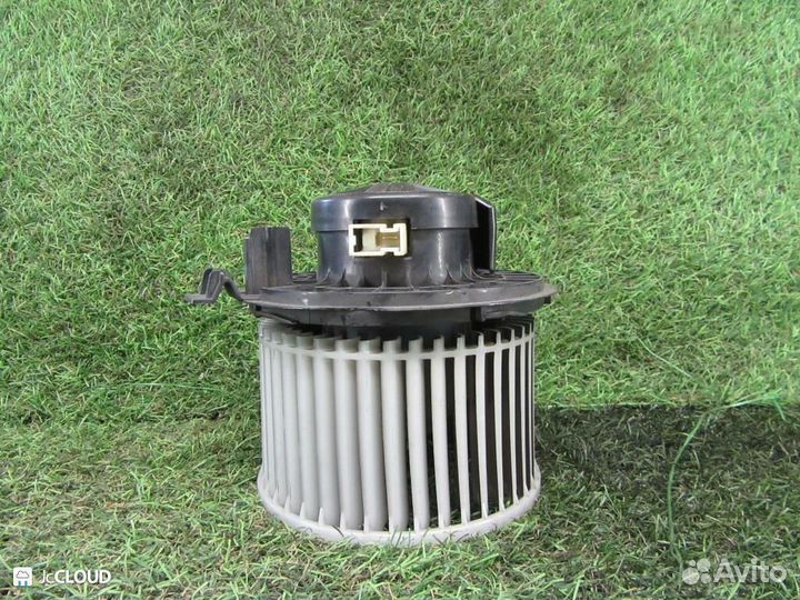 Мотор печки на nissan tiida latio SC11 HR15DE