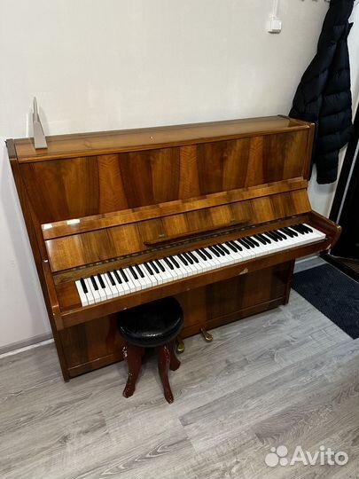 Пианино, фортепиано Красный октябрь