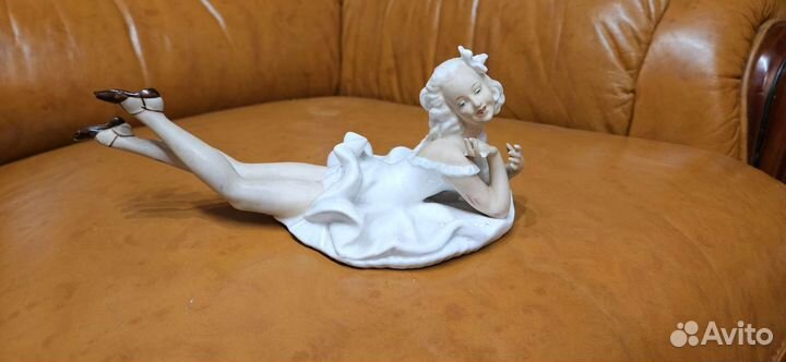 Статуэтка фарфоровая 