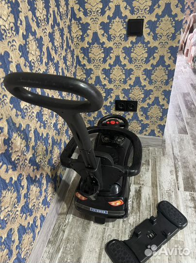 Детская машинка каталка с ручкой