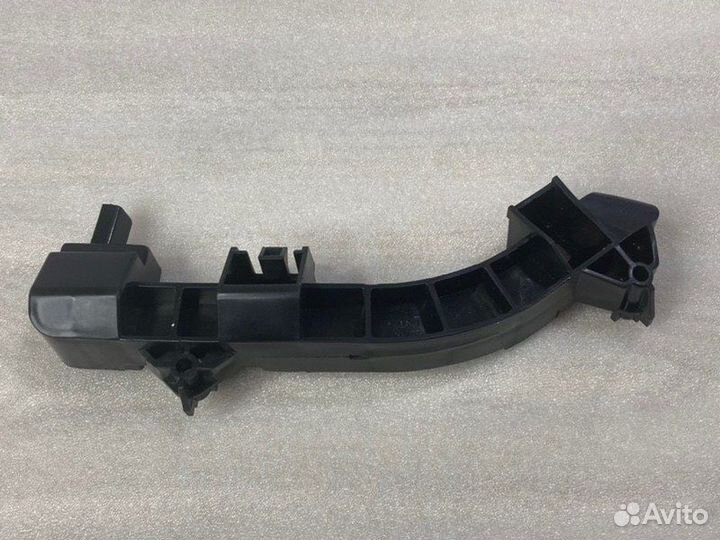 Кронштейн бампера передний левый Toyota Land