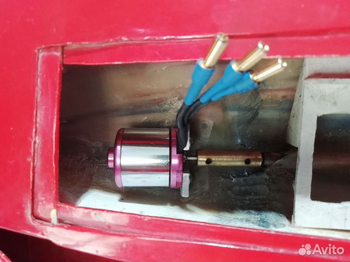 Лодка спортивная