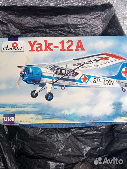 Сборная модель самолета YAK-12A