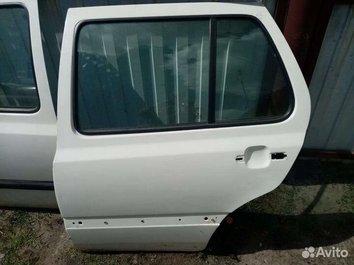 Продам задние двери на гольф 3