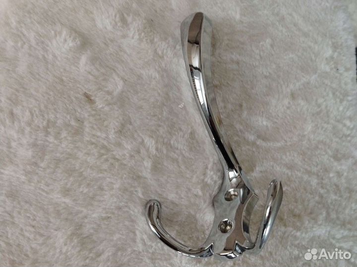 Крючок в прихожию