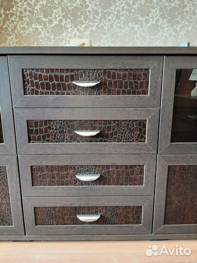 Продам шкаф горку для гостиной