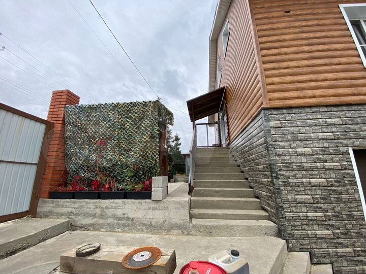 Коттедж 215,4 м² на участке 9,8 сот.