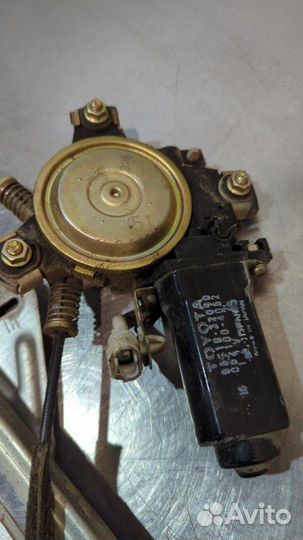 Стеклоподьемник задний правый Toyota Vista SV35