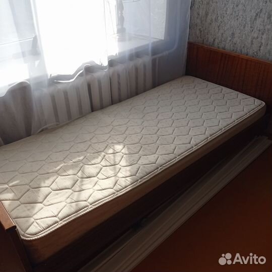 Кровать с матрасом