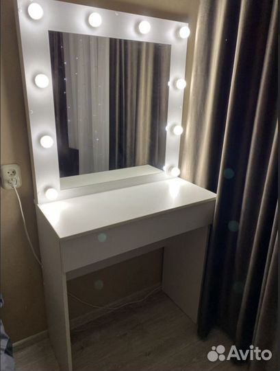 Гримерный столик, туалетный столик