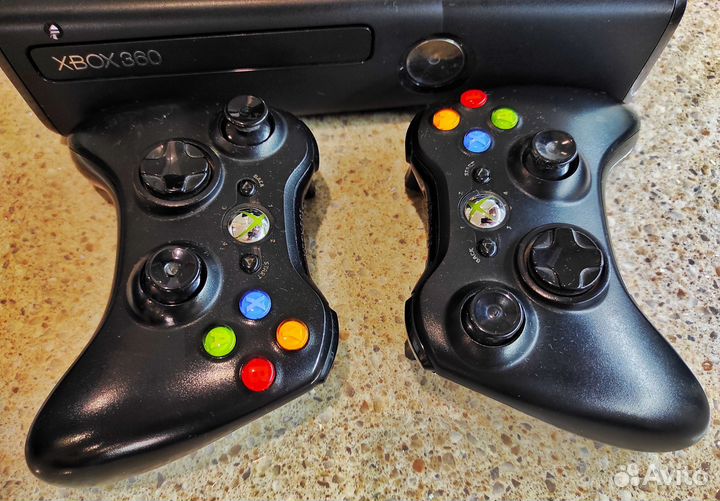 Xbox 360 Slim 320gb + 2 Джойстика