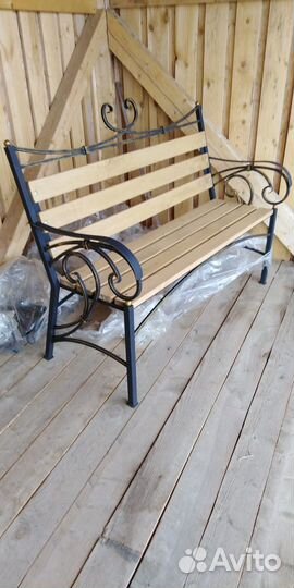 Стол, лавочка, дровница