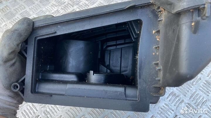 Корпус воздушного фильтра Renault Duster Logan