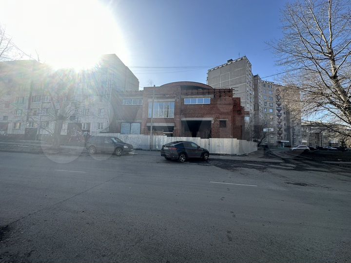 Здание, 2500 м²